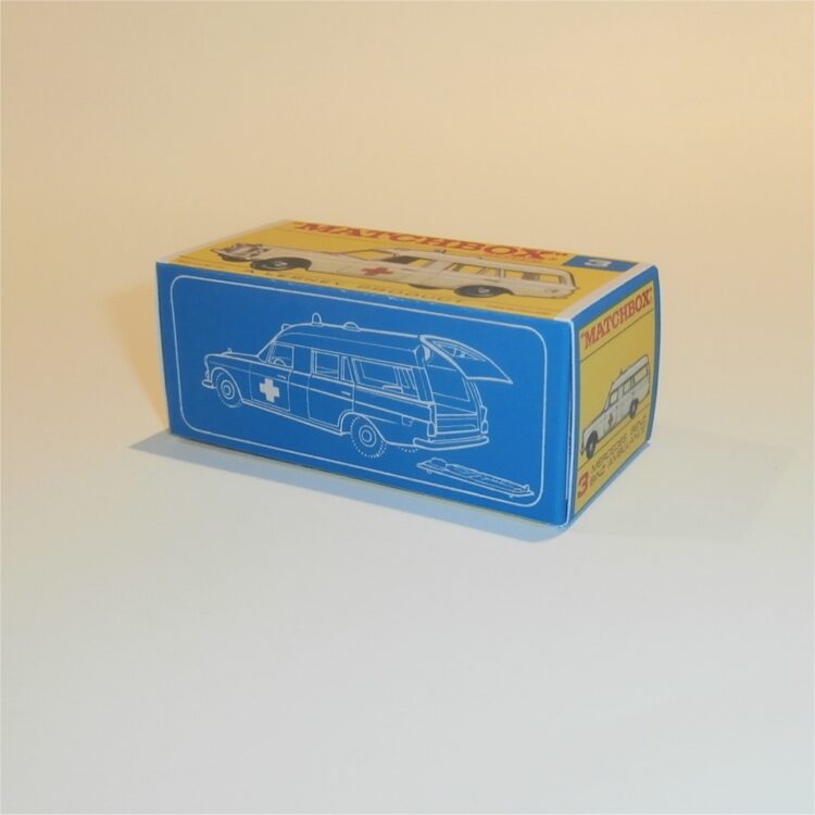 Matchbox Lesney  3c Mercedes Ambulance F Style Repro Box - Image 2